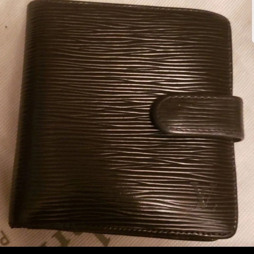 Louis Vuitton Black Epi Wallet in good condition w